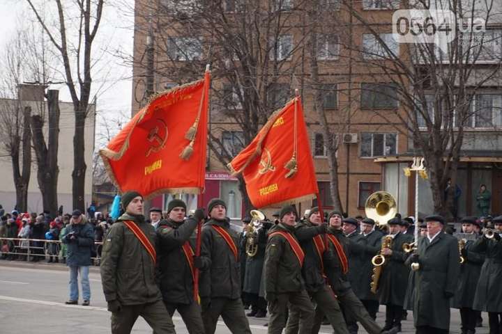 Марш с красными флагами в Кривом Роге: в Нацгвардии нашли крайнего