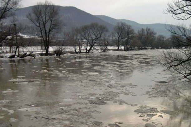 Рятувальники попередили про підйом рівня води у Дністрі 