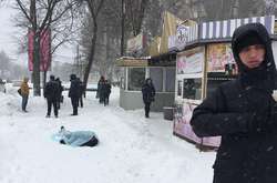 На зупинці у Кривому Розі знайшли мертвого чоловіка  