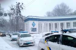 Біля стадіону ім. В. Лобановського знаходяться 5 поліцейських екіпажів