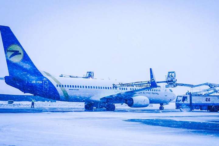 Снегопады в Украине: в аэропорту «Борисполь» предупредили пассажиров