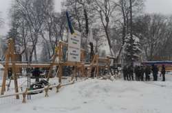 Входи до наметового містечка заблоковані правоохоронцями