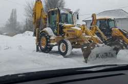 Через снігопад в Одесі трактор завис у повітрі