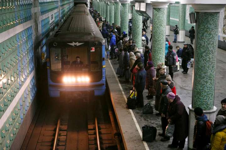 Харківське метро у зв'язку з негодою запустило додаткові потяги