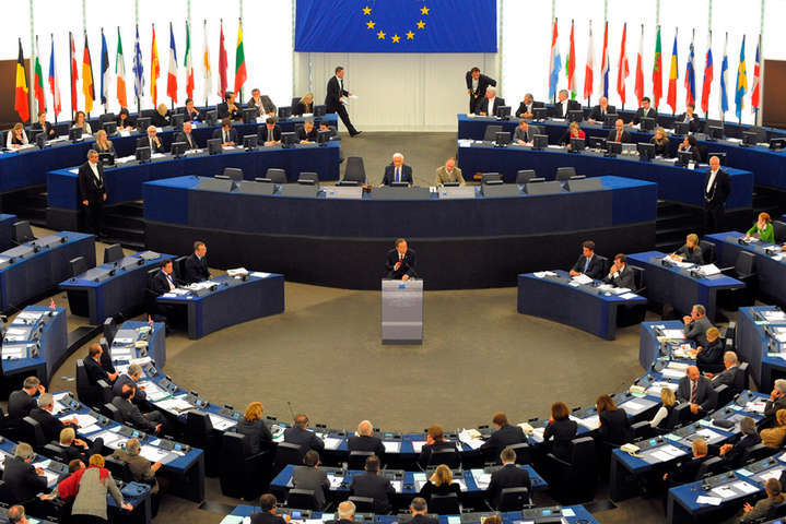 Європарламент схвалив введення санкцій проти Польщі