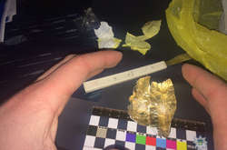 У Вінниці підліток намагався передати у тюрму наркотики