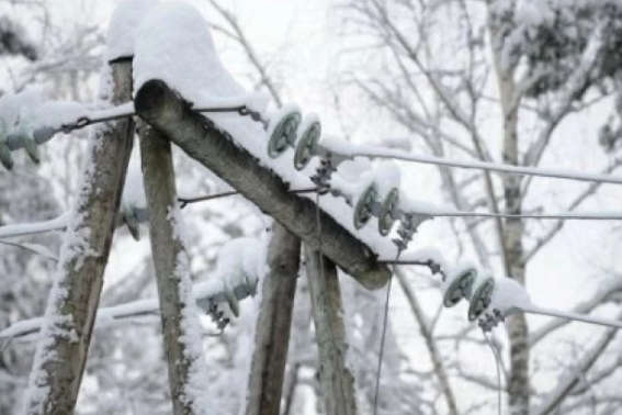 Снігопад в Україні залишив без світла 164 населених пункти