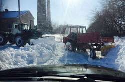 Негода на Одещині: зі снігового полону визволили автобус з дітьми