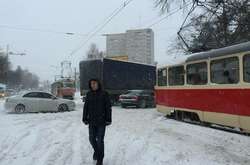 В результаті ДТП фура заблокувала рух трамваїв