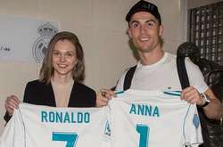 Українська шахістка Анна Музичук отримала футболку з рук самого Кріштіану Роналду (фотофакт)