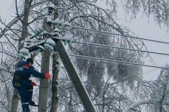 Снігопад в Україні: знеструмлено 80 населених пунктів