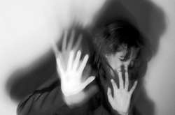 Ґвалтівник затягнув дівчину до недобудови