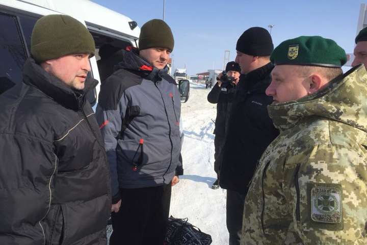 Похищенных Россией пограничников вернули в Украину