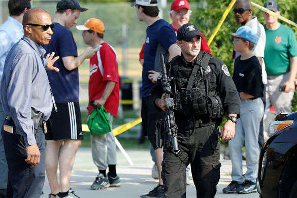 Американські поліцейські затримали підлітка зі зброєю біля школи