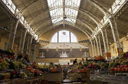 Торговельні місця на Бессарабському ринку пустили «з молотка»