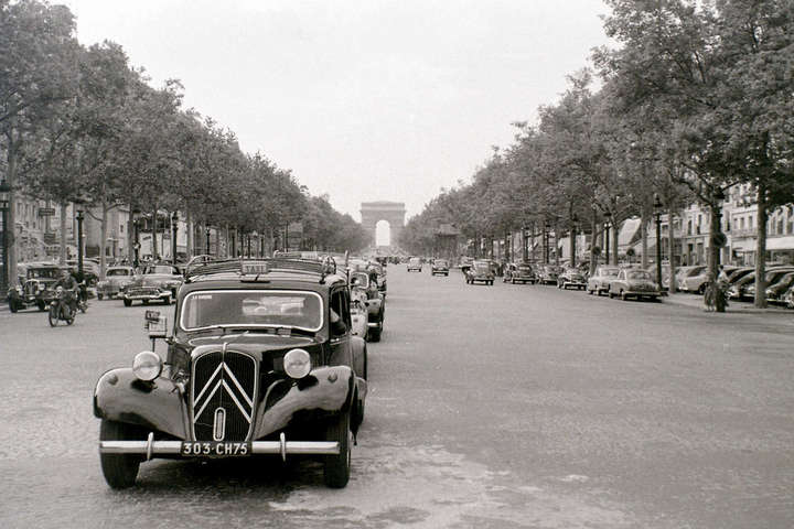 На екскурсію в Париж. Ретрофото столиці Франції, зроблені в 1955 році