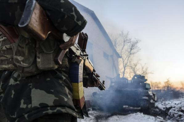 На Донбассе снайпер боевиков убил украинского бойца 
