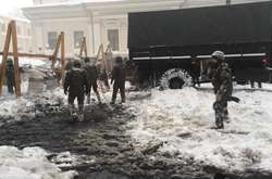 Правоохоронці біля містечка