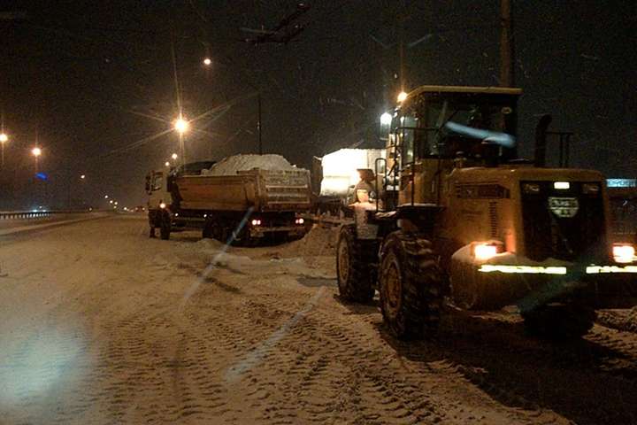 За минулу добу зі столиці вивезено понад 4 тисячі тонн снігу