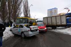 Масштабна ДТП у Києві: «Газель» перекрила трамвайну лінію