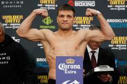 Українець Дерев'янченко виявився легшим за Джонсона перед боєм (відео)