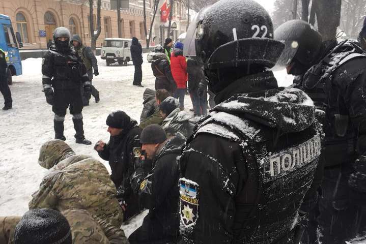 Затриманих у наметовому містечку під Радою випускають із поліції - нардеп