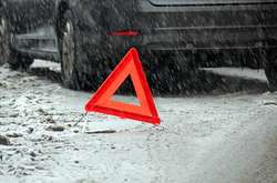 У Харкові жінка на автівці врізалася у трамвай і потрапила до лікарні