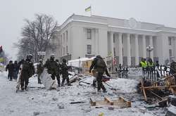 Зачистка наметового містечка завершена, комунальники вивозять сміття