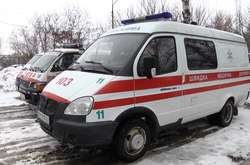 У столиці на зупинці помер чоловік