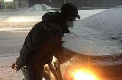 Київські патрульні затримали чоловіка, який підрізав таксиста і викрав авто