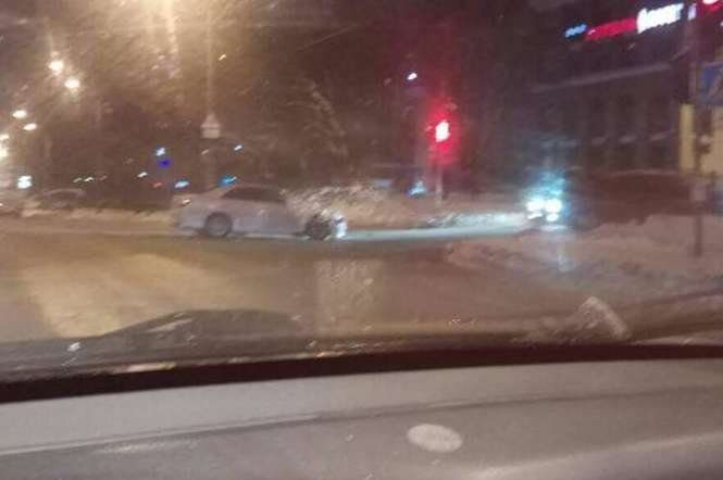 ДТП на перехресті у Солом’янському районі: автівку відкинуло на 15 м