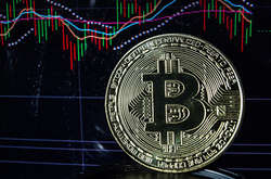 Курс біткоїна знову піднявся