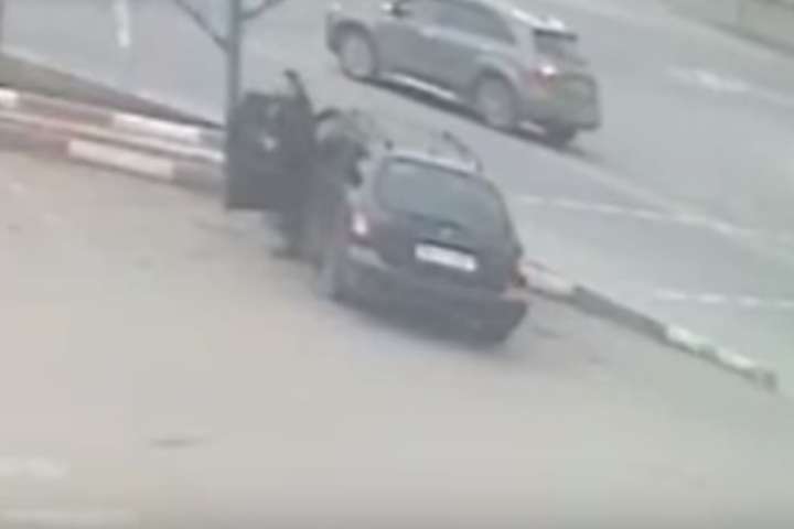 В Одесі невідомий на автомобілі намагався викрасти дитину