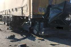 Моторошне ДТП на трасі «Київ-Одеса»: легковик влетів під вантажівку