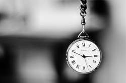 Когда и в какую сторону переводить часы на летнее время