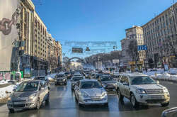 У столиці транспортний колапс: на дорогах затори, громадський транспорт запізнюється