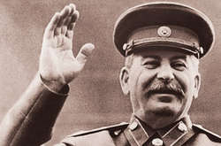 Росіяни відзначають 65-ту річницю смерті «найвидатнішої людини всіх часів та народів»