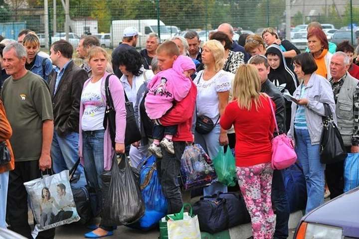 У Мінсоцполітики назвали кількість переселенців із Донбасу і Криму