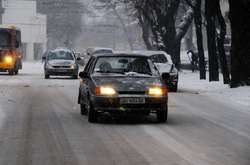 У столиці ожеледиця: поради водіям та пішоходам