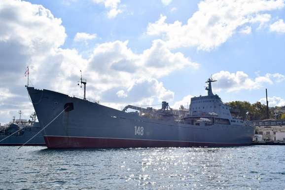 Російський військовий корабель увійшов в Середземне море