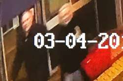  Скрипаль и его дочь за 17 минут до того, как они были найдены без сознания 