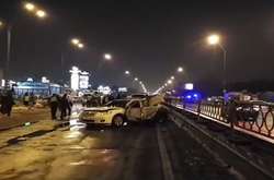 Автомобіль Toyota Camry після вибуху гранат