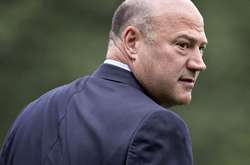 Після заяви про відставку Кона долар США дещо ослаб