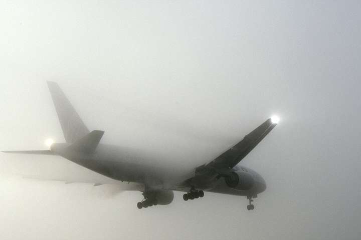 Густой туман парализовал работу одесского аэропорта 