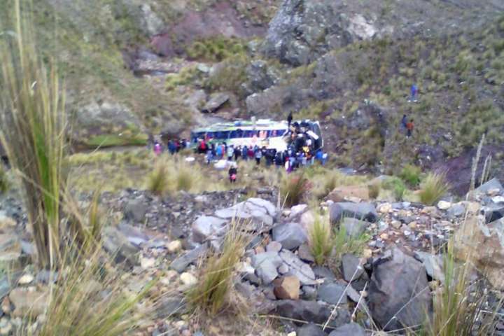 У Перу автобус зірвався у 120-метрову прірву: 10 загиблих та 40 поранених