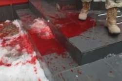 Активісти залили «кров'ю» вінницькій офіс БПП