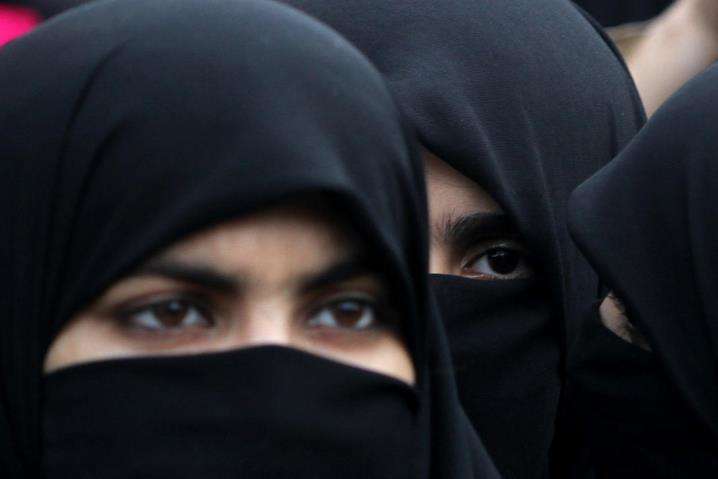 В Ірані жінку відправили до в’язниці за публічне зняття хіджаба