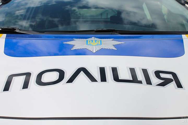 Правоохоронці затримали у Вінницькій області вантажівку з 10 тоннами контрабандного спирту
