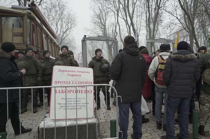 Прихильники Саакашвілі влаштували біля пам'ятника Шевченка «антиолігархічну акцію» 