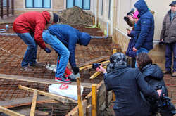 Одесити знесли незрозумілу забудову у власному дворі на Таїрова